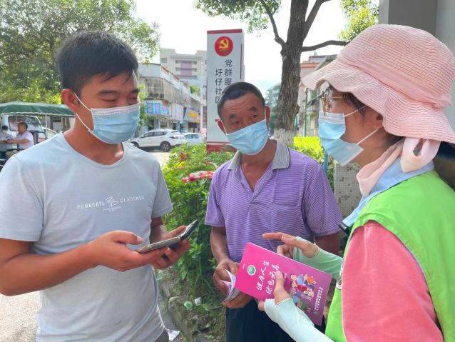 “全民抗疫·守護廣東”——支援抗疫，三鄉(xiāng)禁毒社工在行動照片2.jpg