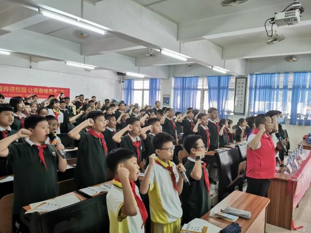 禁毒宣傳進校園，讓青春綠色無毒 (2).jpg