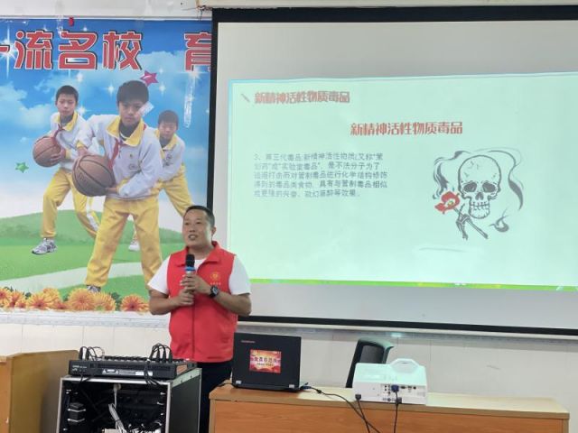 禁毒宣傳進校園，讓青春綠色無毒 (3).jpg