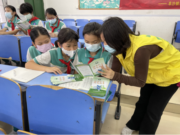 阜沙鎮(zhèn)禁毒信息〔2022〕第254期--【禁毒攻堅(jiān)】“無(wú)毒青春，健康校園”—阜沙鎮(zhèn)開(kāi)展禁毒宣傳進(jìn)校園