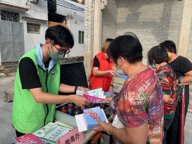 三鄉(xiāng)鎮(zhèn)開展“宣傳禁毒進(jìn)小家，‘無(wú)毒’社區(qū)靠大家”活動(dòng)照片3.jpg
